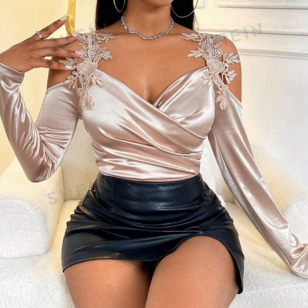 Gorgeous, shoulderless, silky blouse, long sleeve